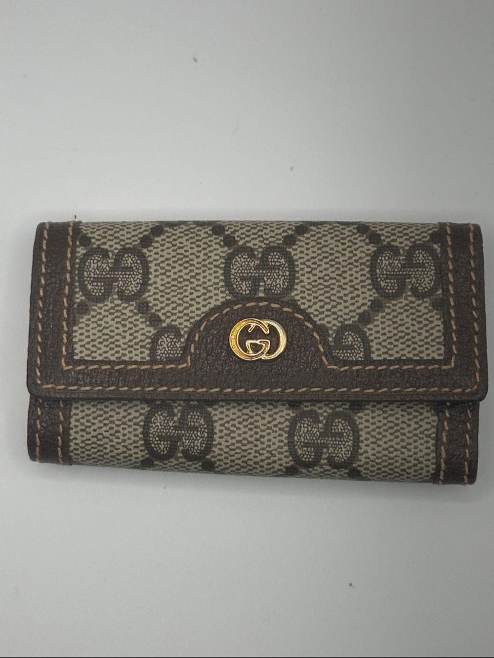 Gucci Beige and Brown GG Canvas Key Wallet with Gold Logo - Picture 4 of 9